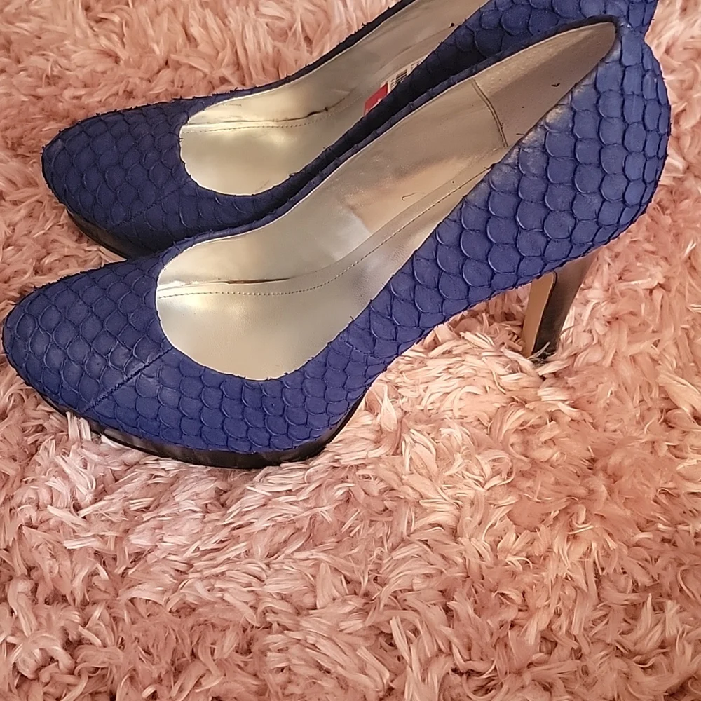 Shoes - Picture 2 of 3